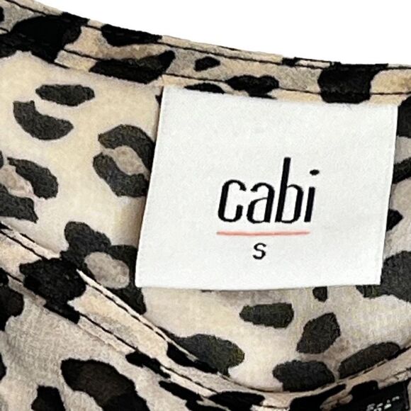 CAbi leopard print sleeveless flutter blouse size S - Picture 12 of 16